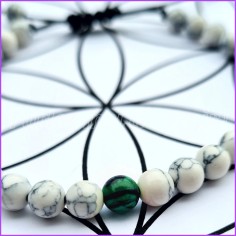 Bracelet extensible en perles d'Howlite et sa perle de Malachite 2