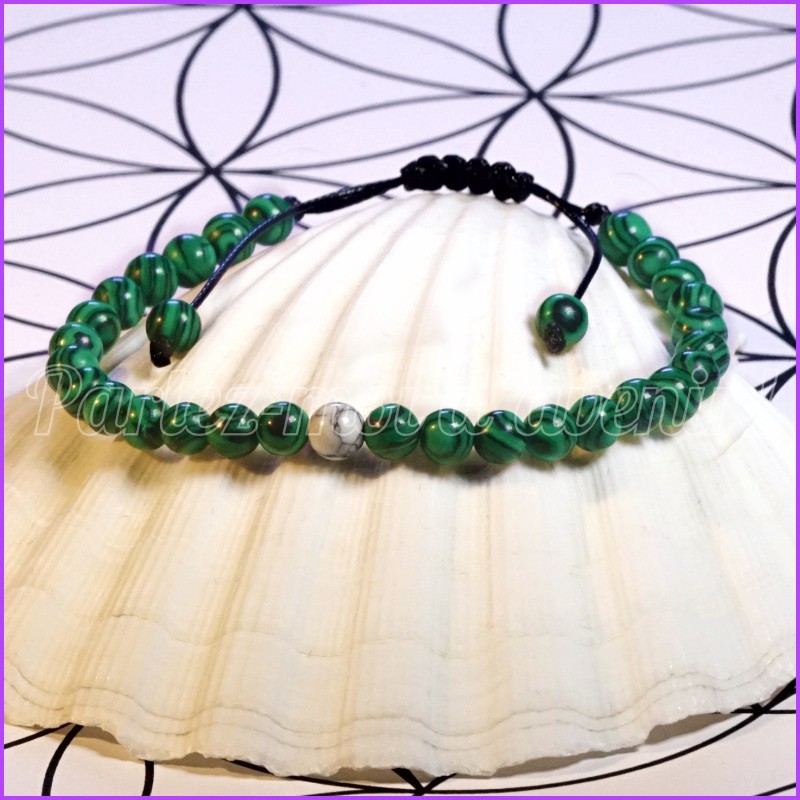 Bracelet extensible en perles de Malachite et sa perle d'Howlite blanche