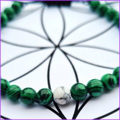 Bracelet extensible en perles de Malachite et sa perle d'Howlite blanche 2
