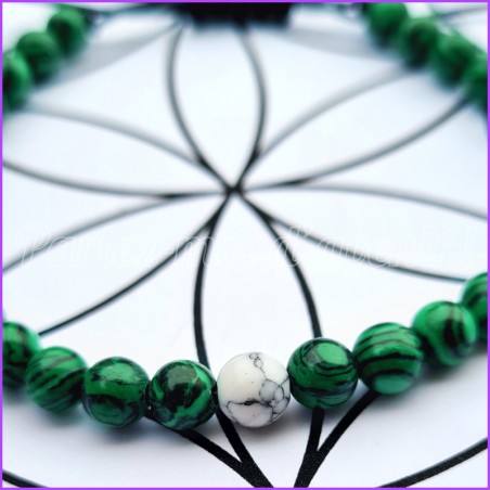 Bracelet extensible en perles de Malachite et sa perle d'Howlite blanche