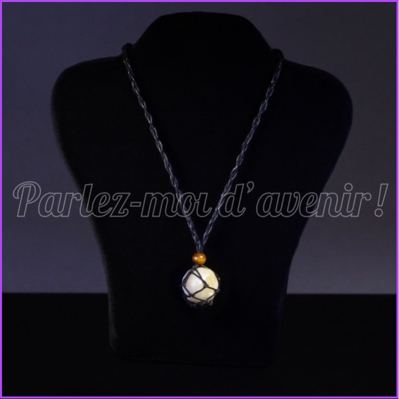 Pendentif de protection pierre de CALCITE ORANGE et cordon en ficelle de chanvre interchangeable