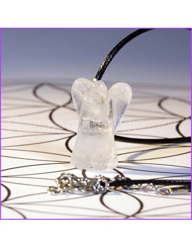 Pendentif de protection "Étreinte Angélique en Cristal de Roche"