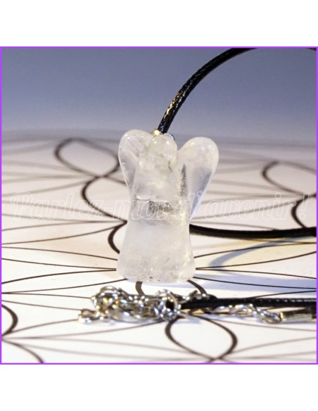 Pendentif de protection "Étreinte Angélique en Cristal de Roche"