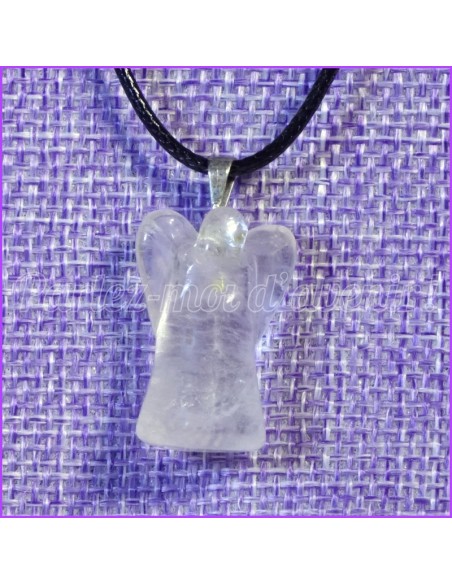 Pendentif de protection "Étreinte Angélique en Cristal de Roche"