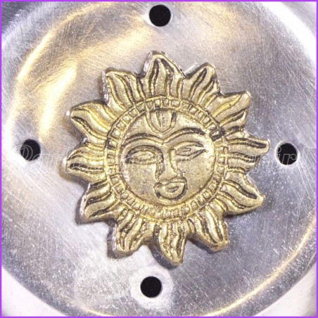 Porte-encens métallique argenté avec motif doré tête du roi soleil Surya